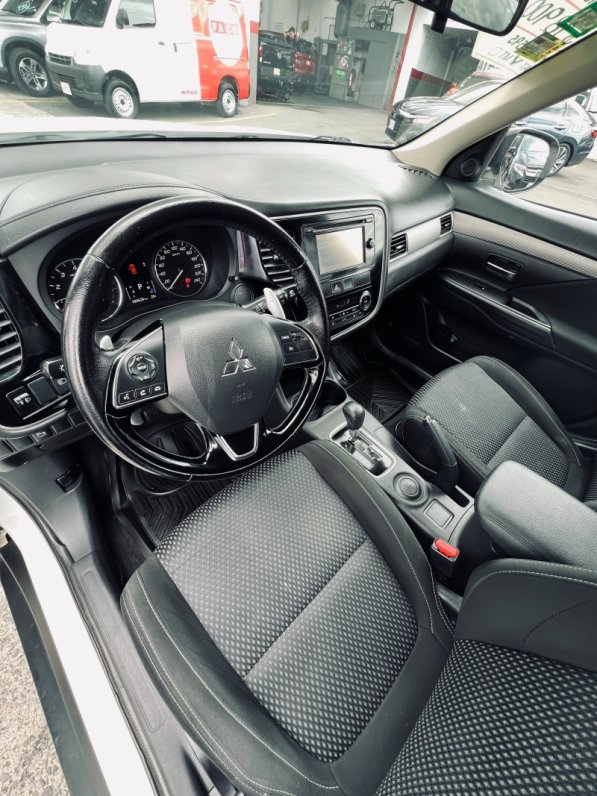 Mitsubishi MITSUBISHI OUTLANDER 2017